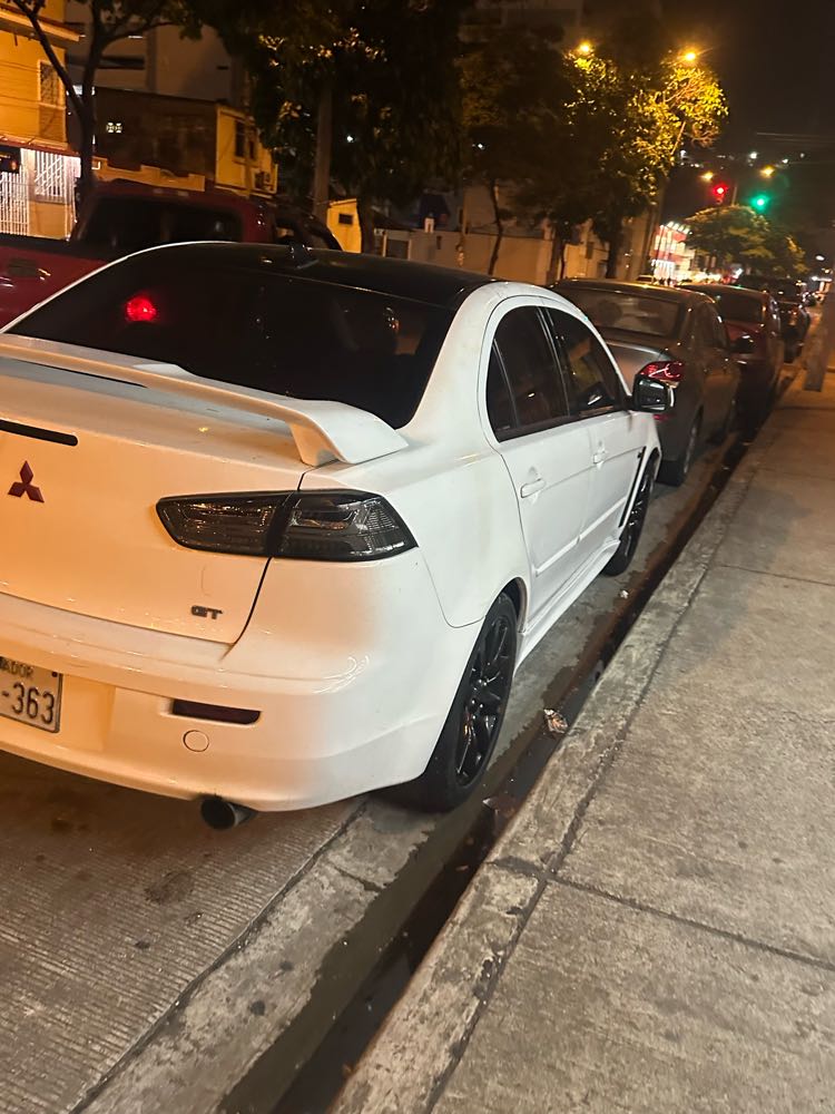   Mitsubishi Lancer in Guayaquil
